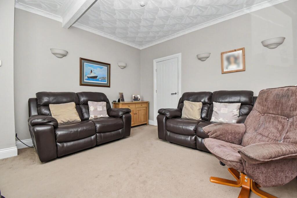House in Kirkintilloch, Westermains - More