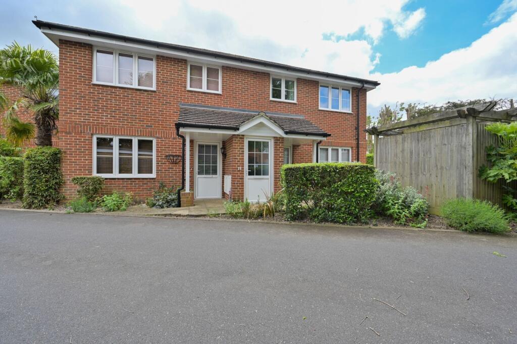 Main image of property: Hollingsworth Mews, Watford, WD25