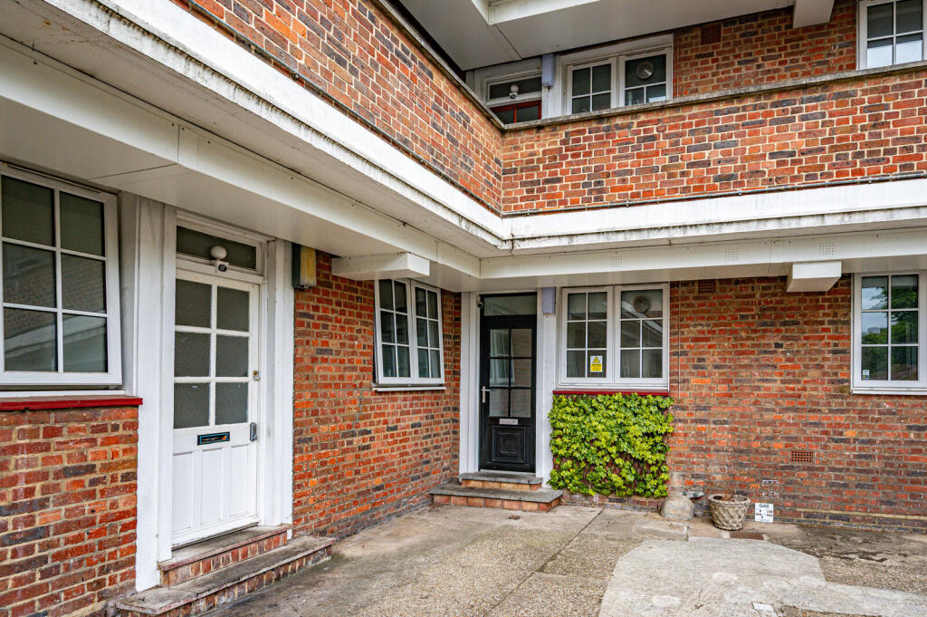 Apartment in London, Chalk Farm - View 3