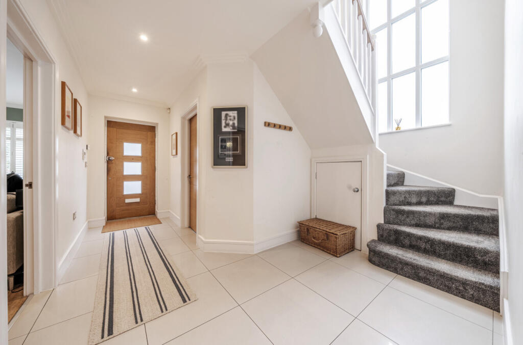 House in Bromley - More