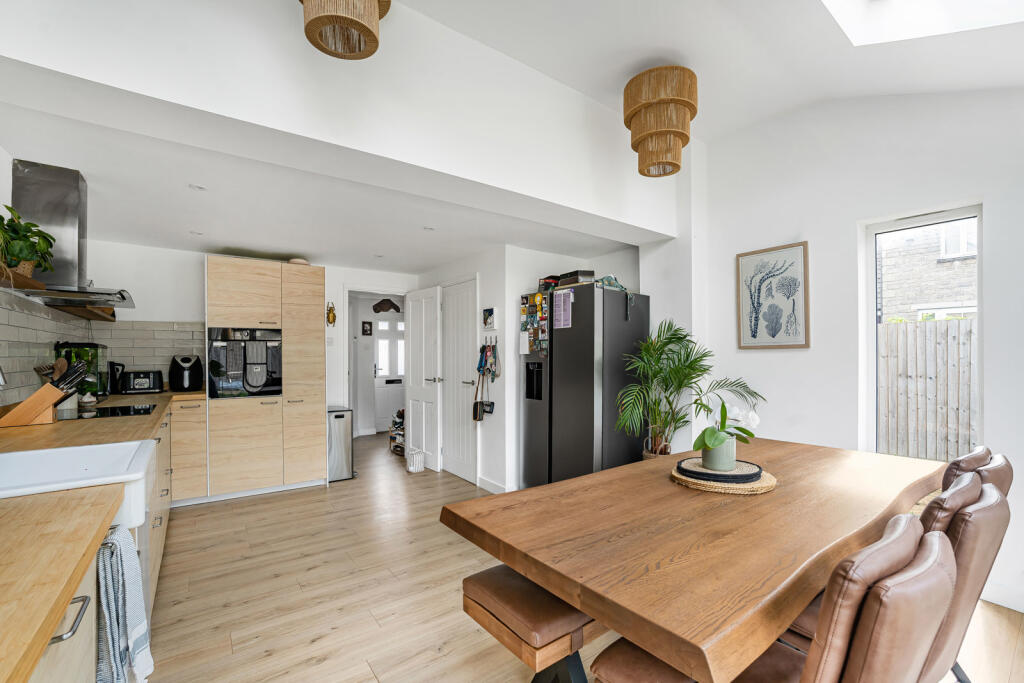 House in Gloucester - View 4