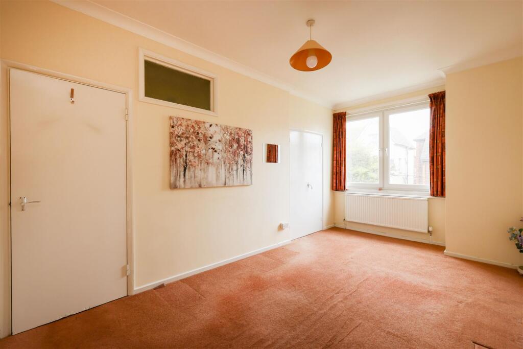 Apartment in Bexhill-on-Sea, Central - View 3