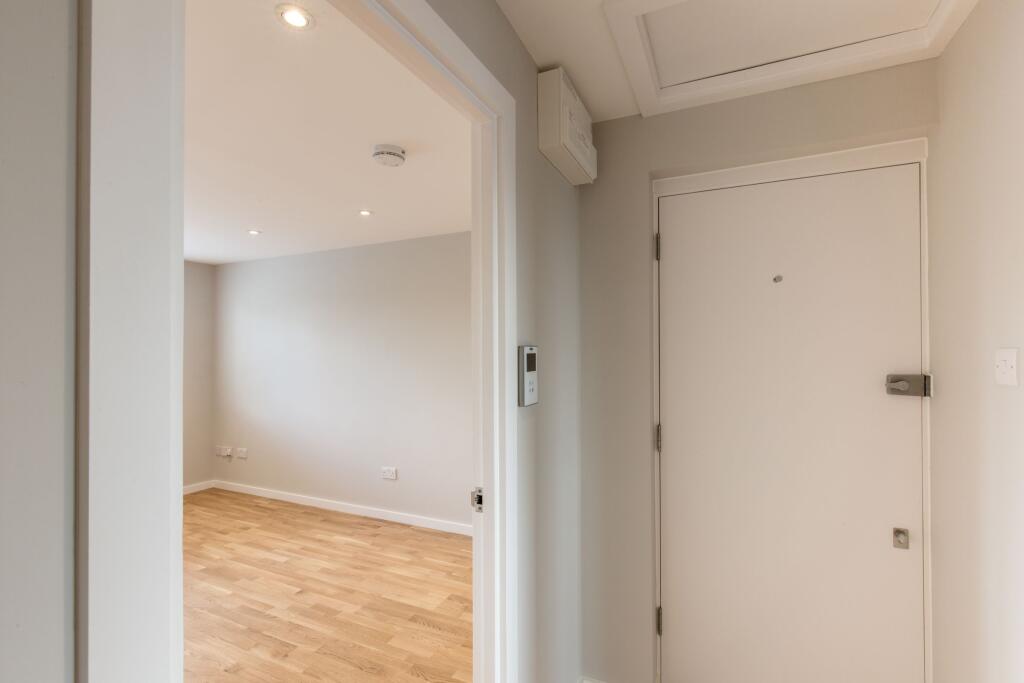 Apartment in Enfield - View 4