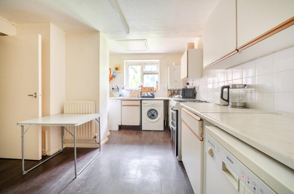 Apartment in High Wycombe, Booker - View 3
