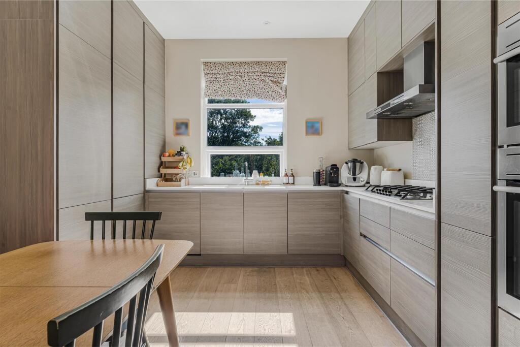 Apartment in London - View 5