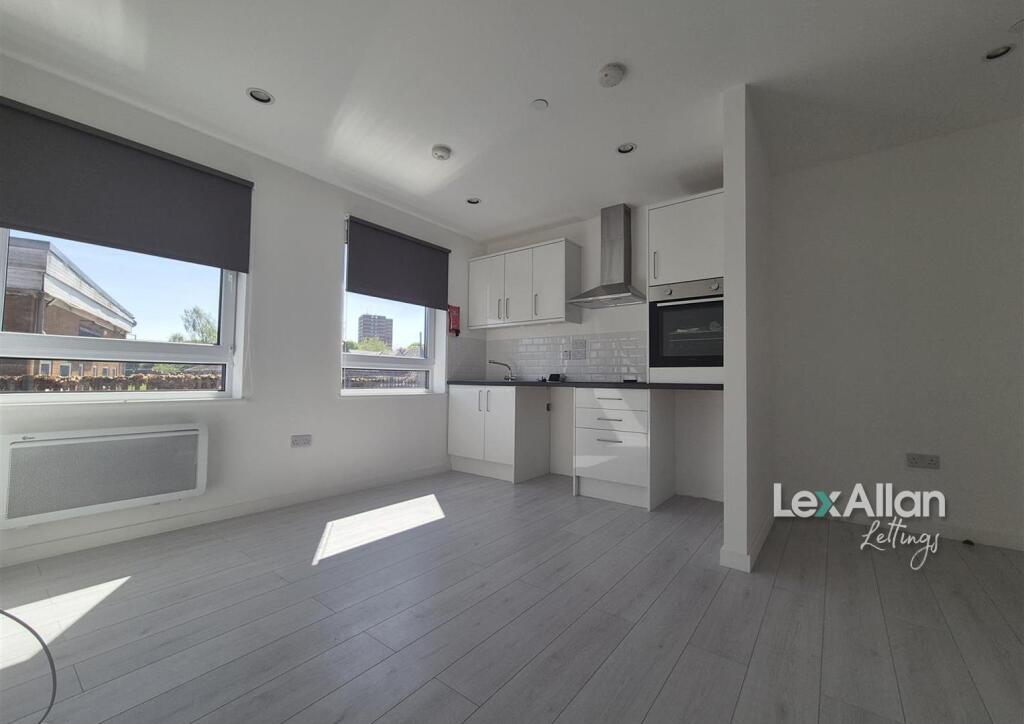 Main image of property: Flat 3 Priest House, Priest House,, Old Hill,