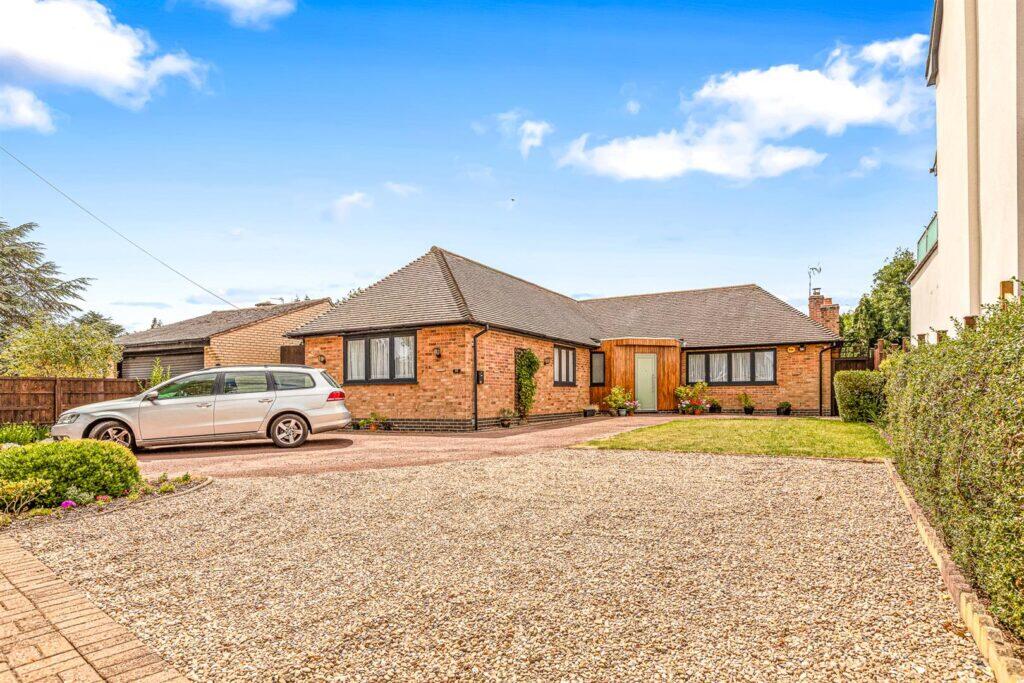 Main image of property: Manor Road Extension, Oadby LE2 4FF
