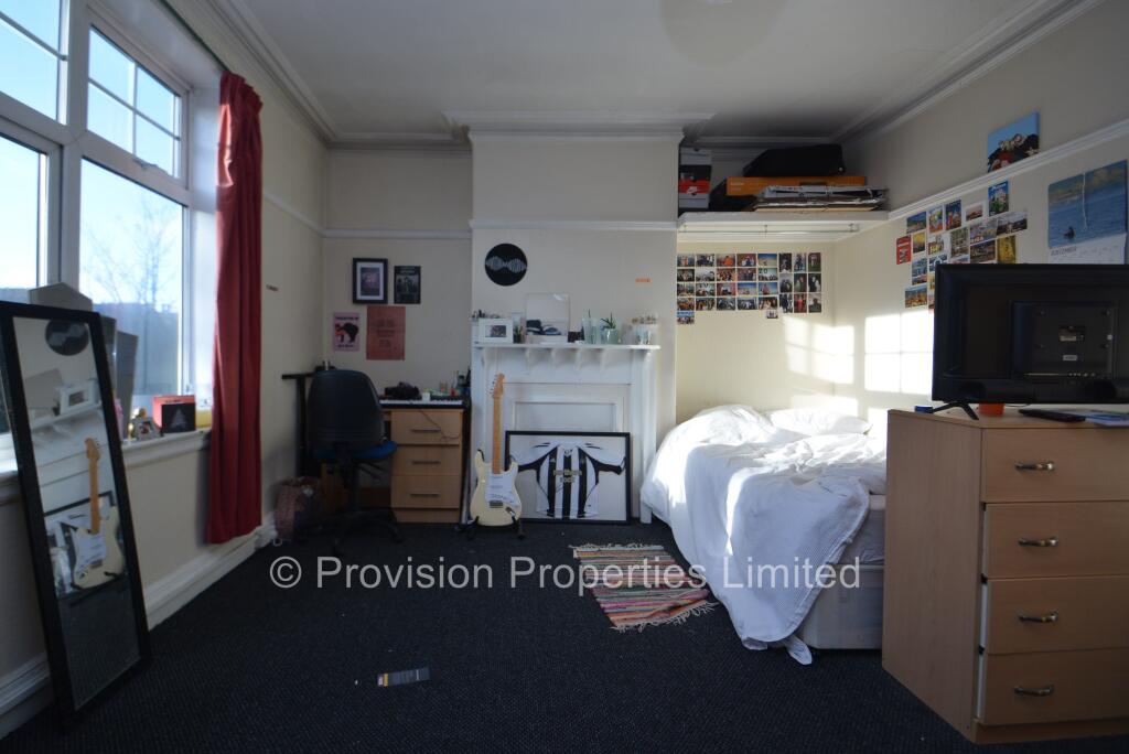 7 bedroom semi-detached house for rent