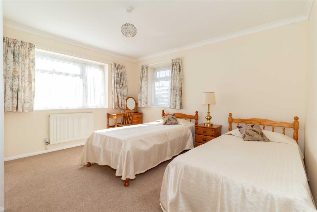 Apartment in Worthing, West Worthing - More