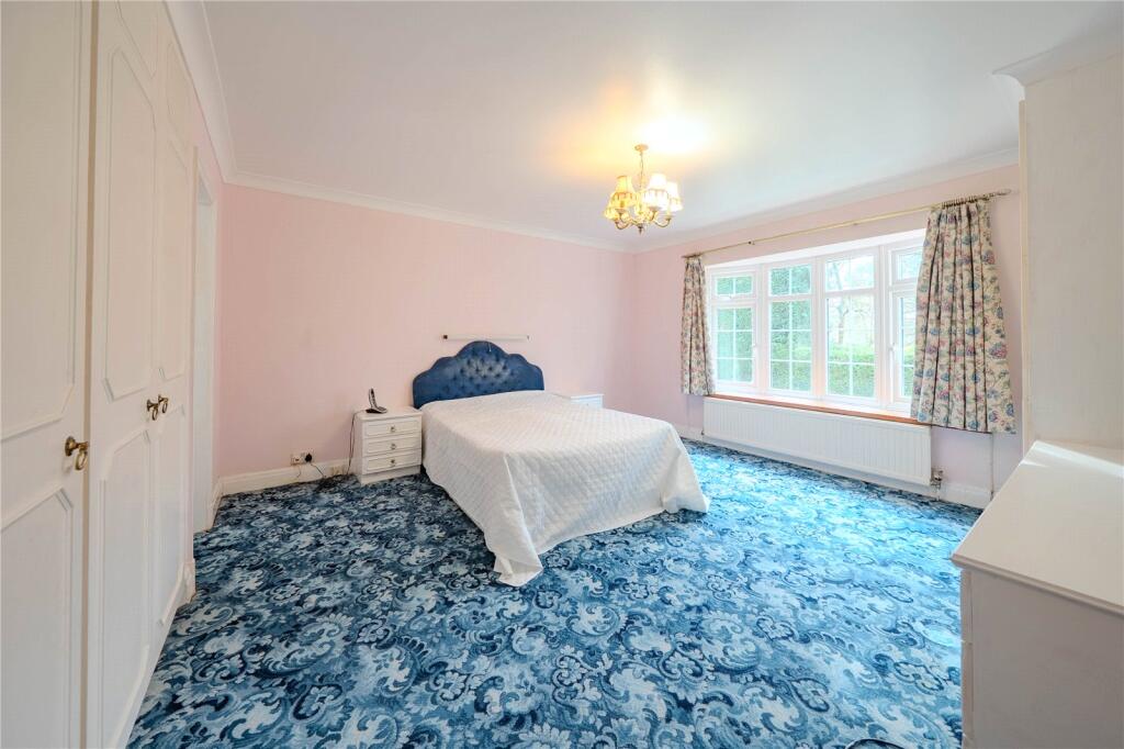 Sandmoor Green, Leeds, West Yorkshire photo 4