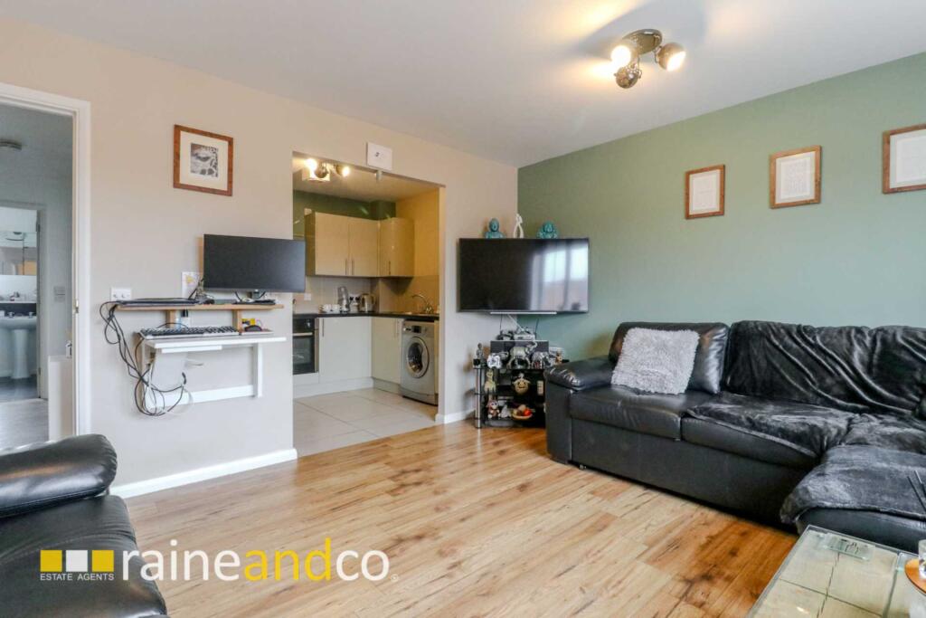 Apartment in St Albans - More