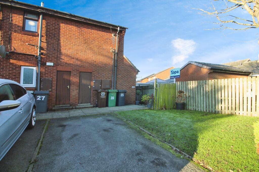2-bed flat on Heron Grove, Leeds, LS17, £195,000