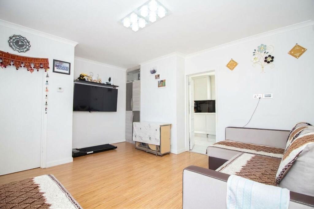 Harborne Close,South Oxhey,Herts,WD19 6TZ photo 4