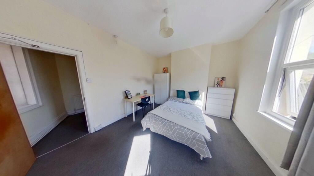 Main image of property: 14 Lake Street, Nottingham, Nottinghamshire, NG7 4BT