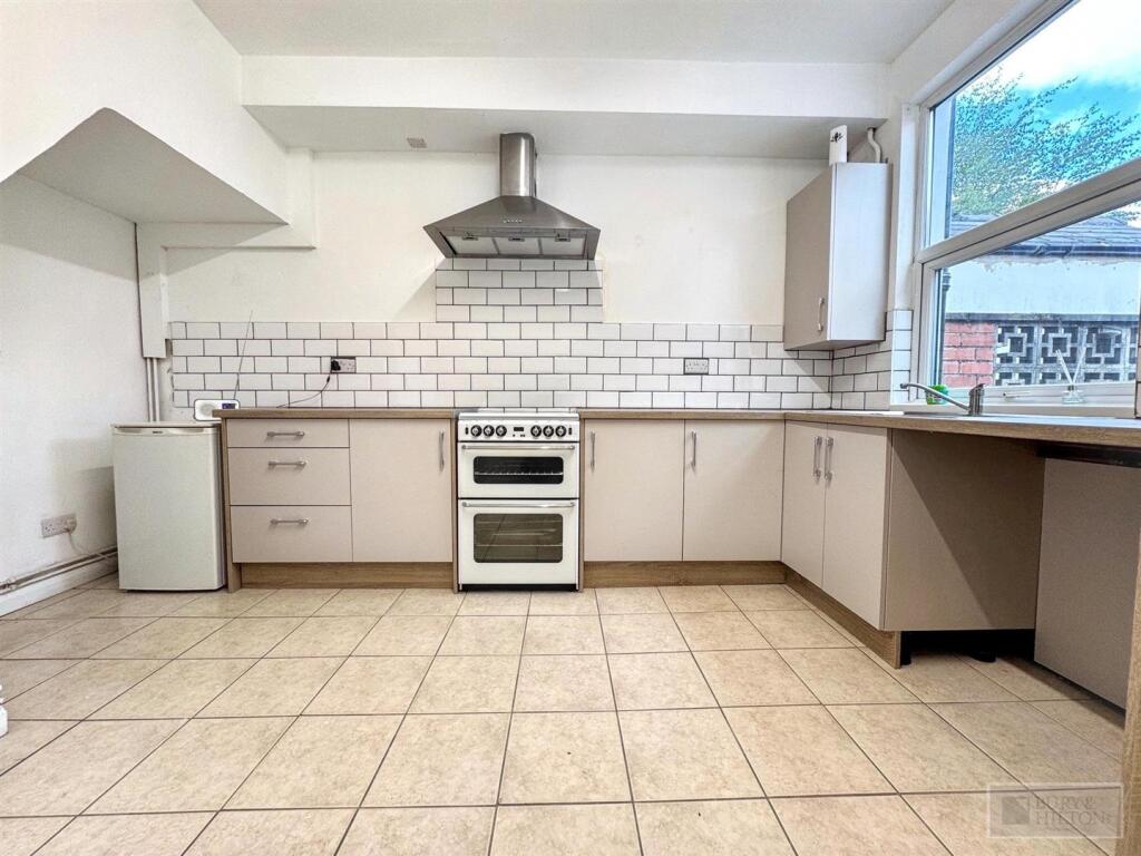 House in Stoke-on-Trent - View 4