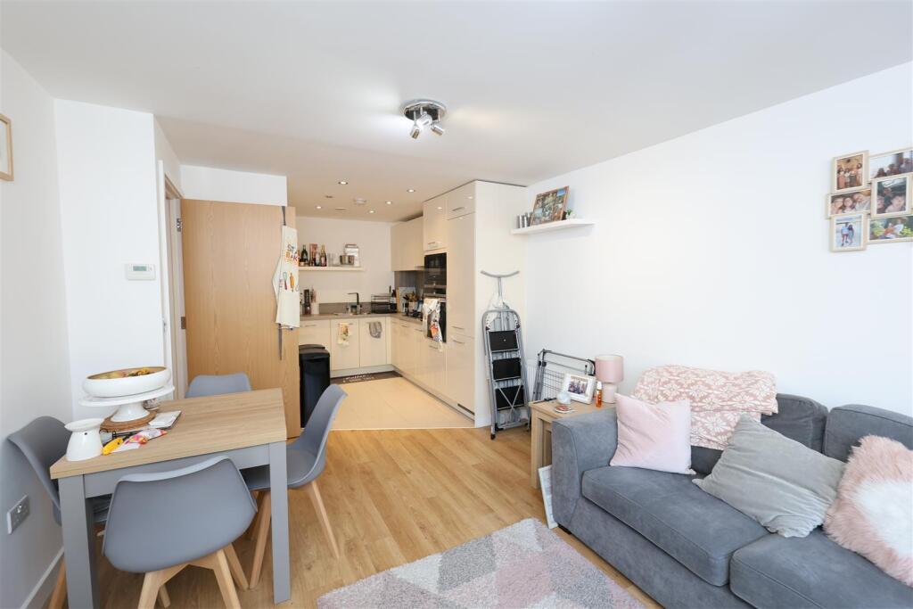 Apartment in Sevenoaks, Dunton Green - View 5