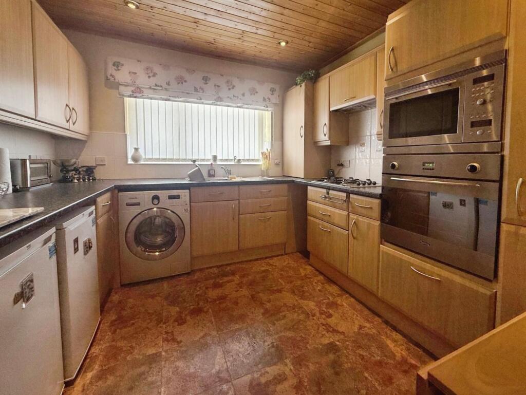Crossways Crescent, Harrogate photo 2