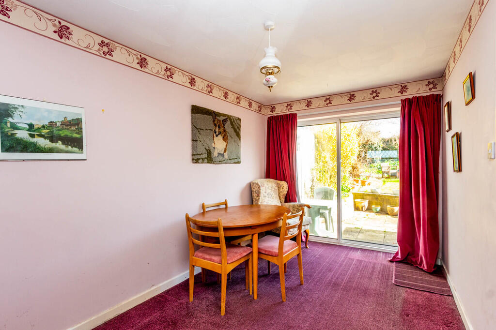 Oaks Drive, Higham Ferrers - More