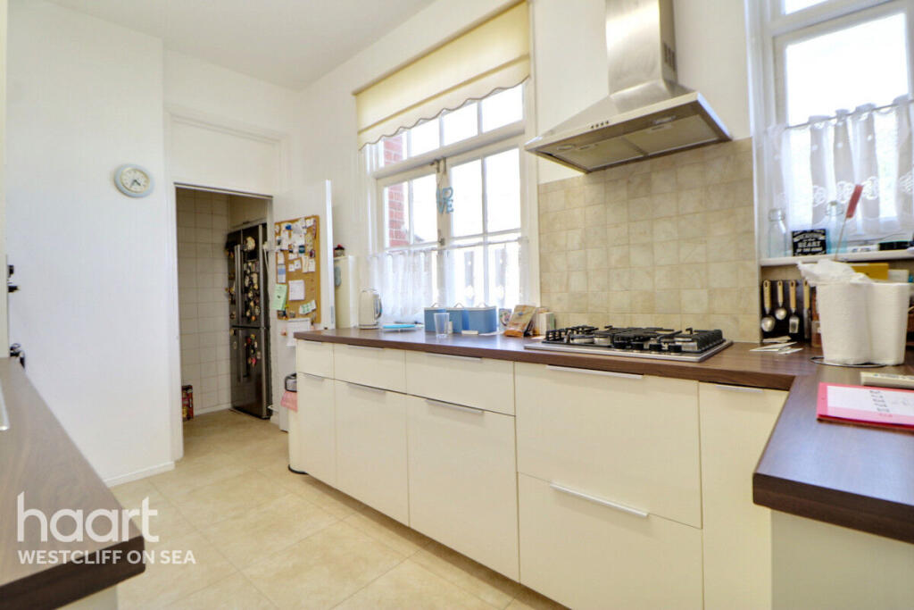 Palmeira Avenue, Westcliff-On-Sea photo 4