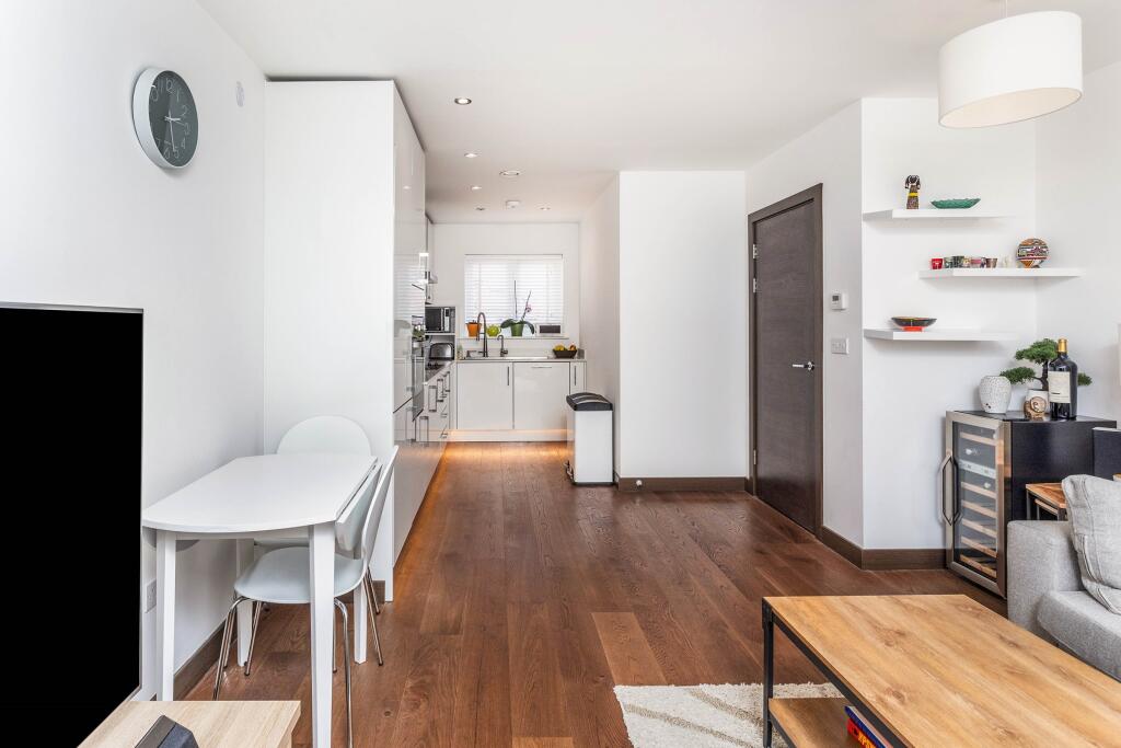 Apartment in Milton Keynes - View 4