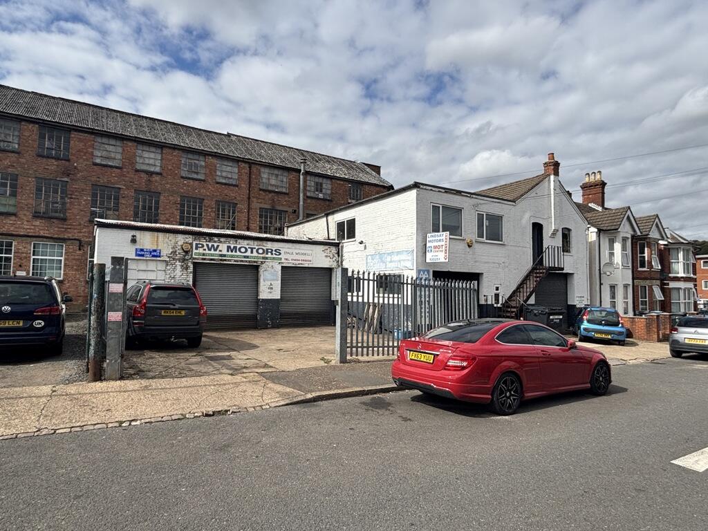 Main image of property: 4A Lindsay Avenue, High Wycombe, Buckinghamshire, HP12 3DT
