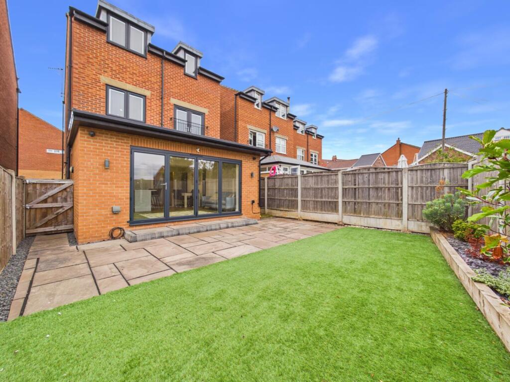 House in Wakefield - View 4