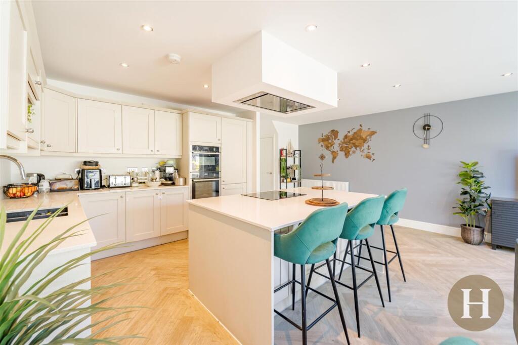 House in Birmingham, West Midlands - More