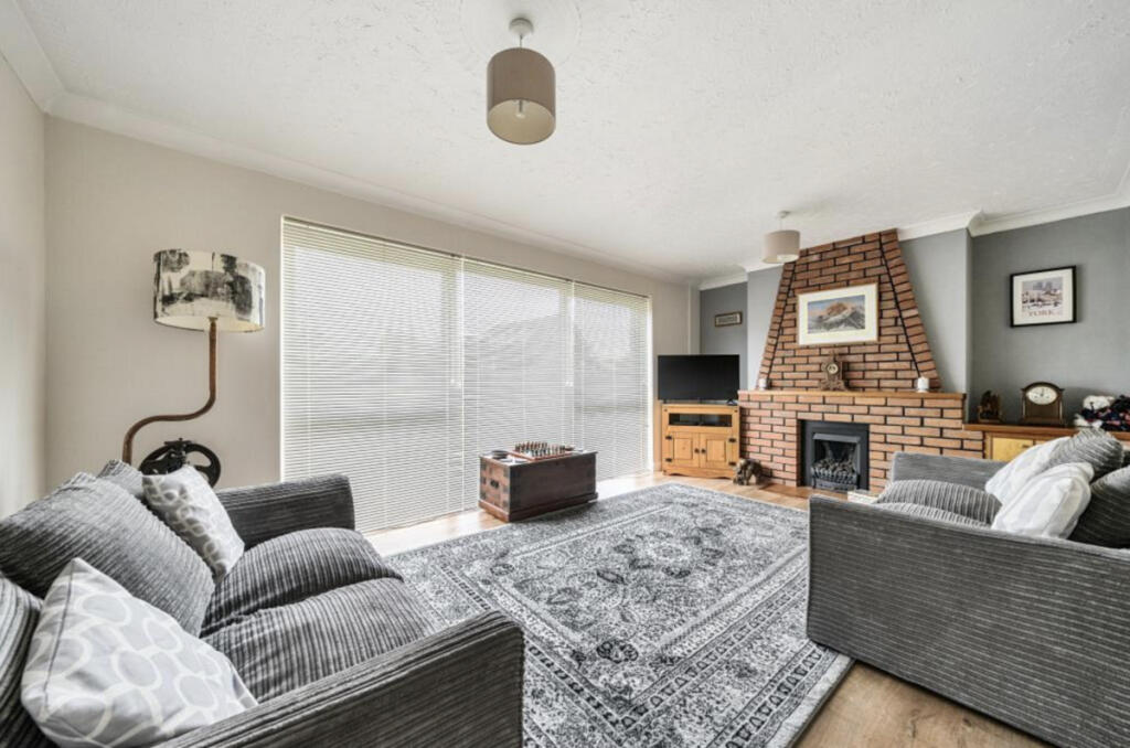 Hillcrest Drive, Llandrindod Wells, LD1 photo 3