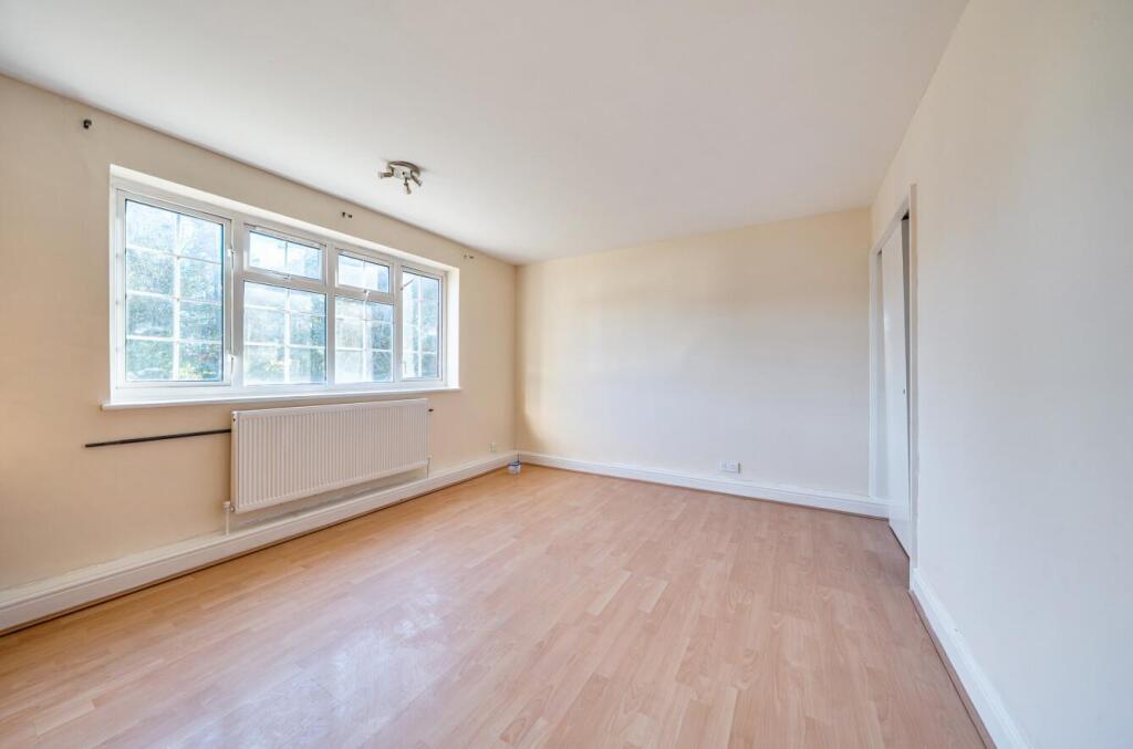 Apartment in Harrow - More