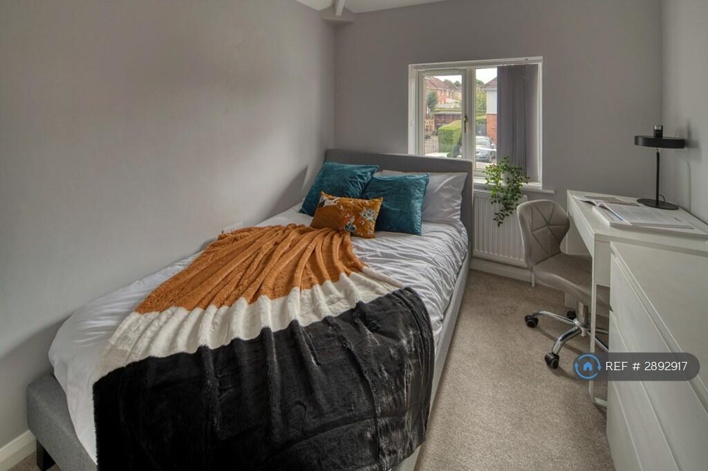 4 bedroom semi-detached house for rent