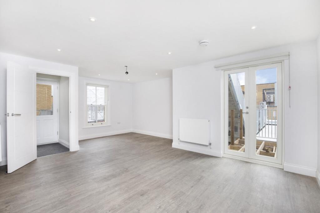 Main image of property: Putney High Street, London, SW15 1SU