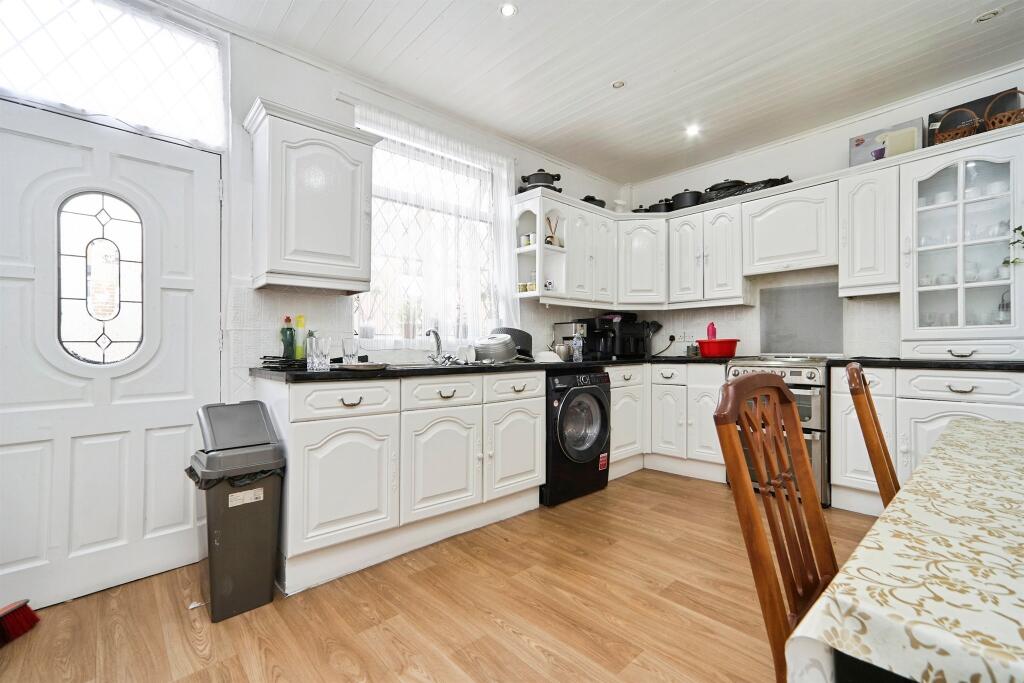 House in Leeds, West Yorkshire - View 3