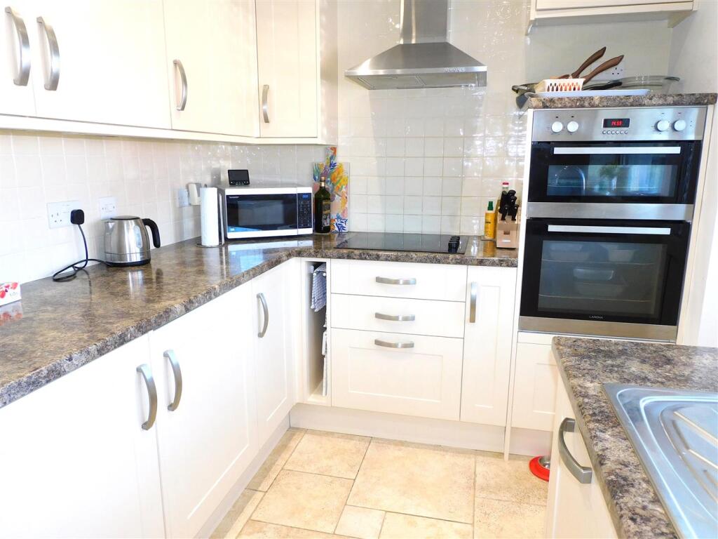 Axeview Road, Seaton photo 5