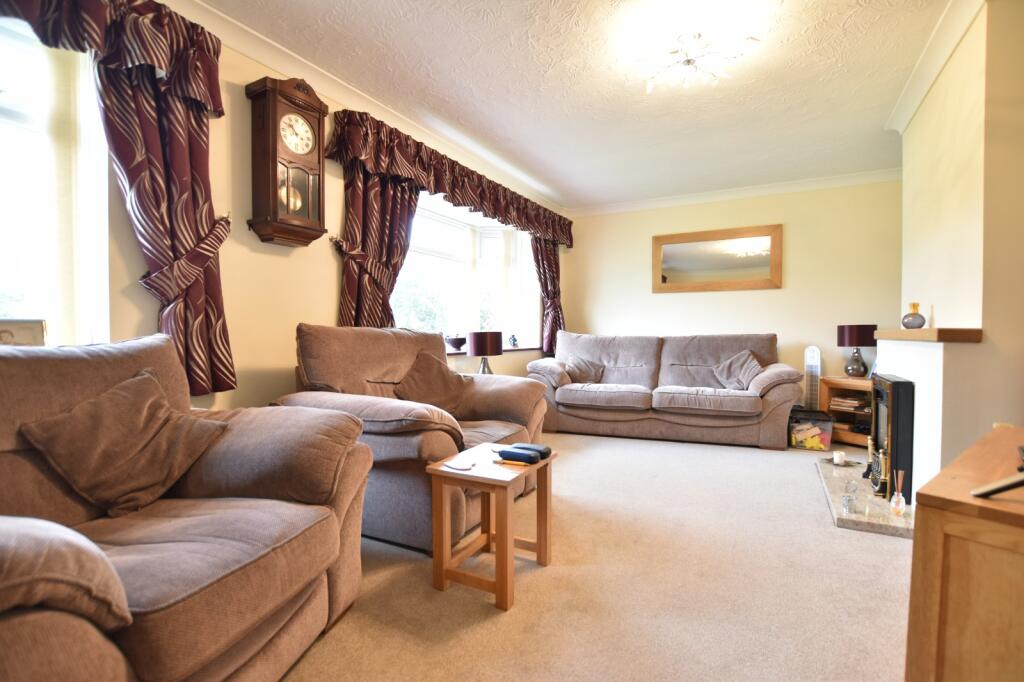 Willow Road, Evesham, Worcestershire, WR11 photo 2