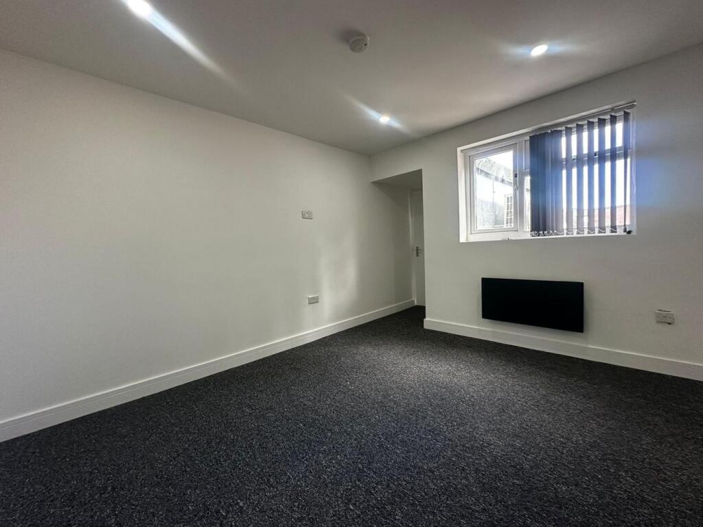 House in Sandwell, West Midlands - More