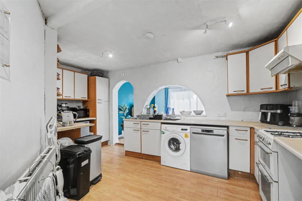 House in Nottingham, Chilwell - View 4