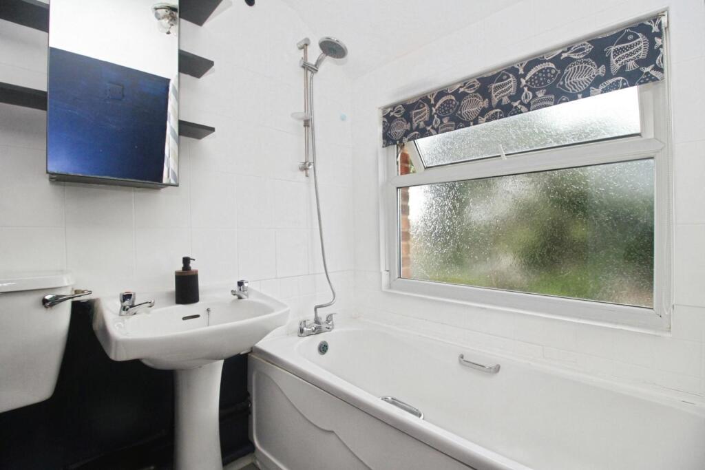 House in Hinckley and Bosworth, Tilton, Burbage - More
