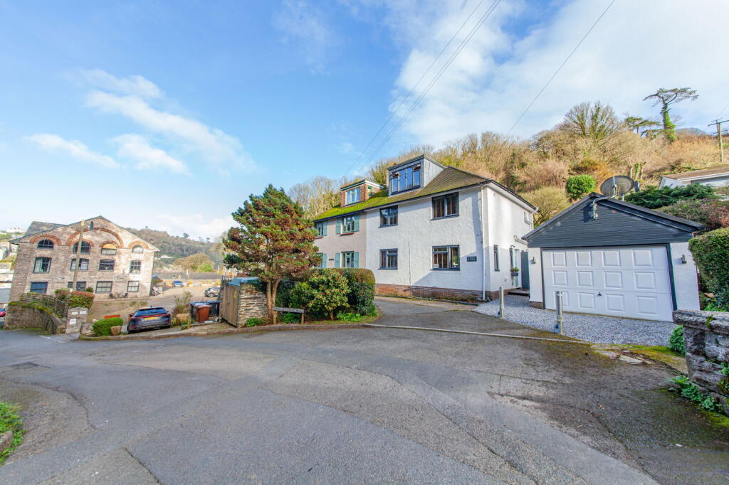 Main image of property: Warfleet, Dartmouth