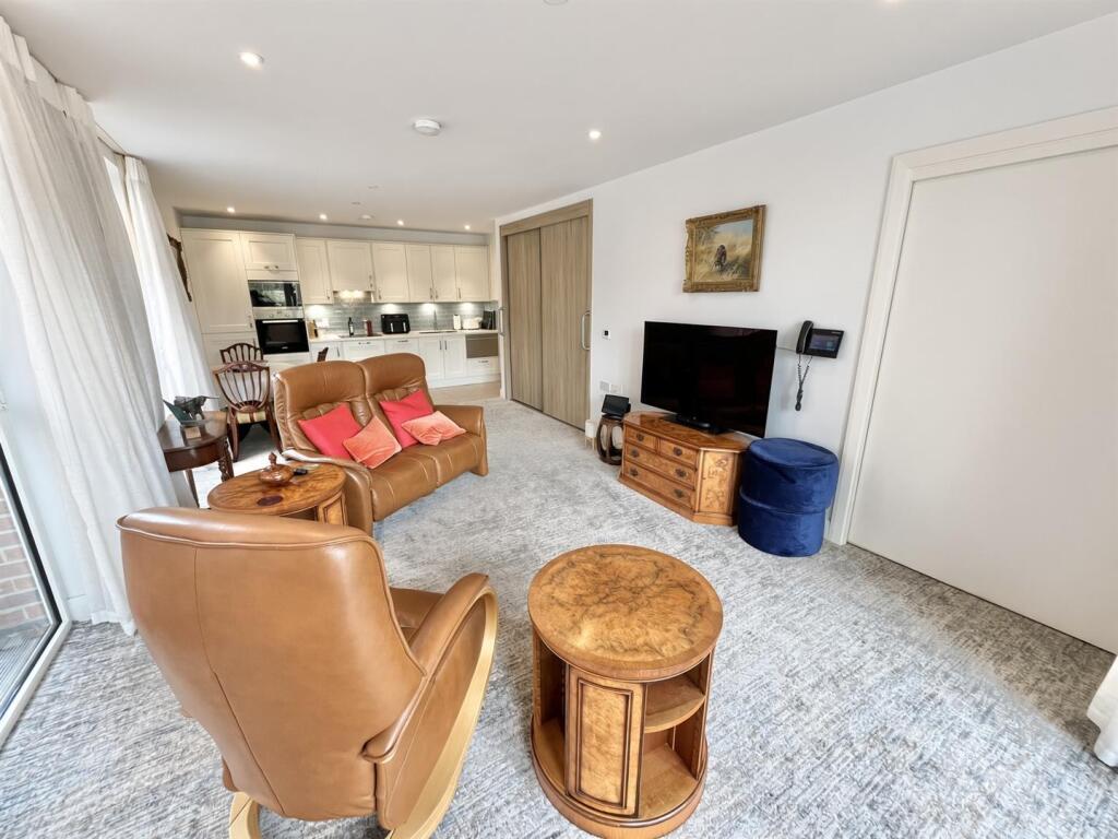 Apartment in Stockport - View 4
