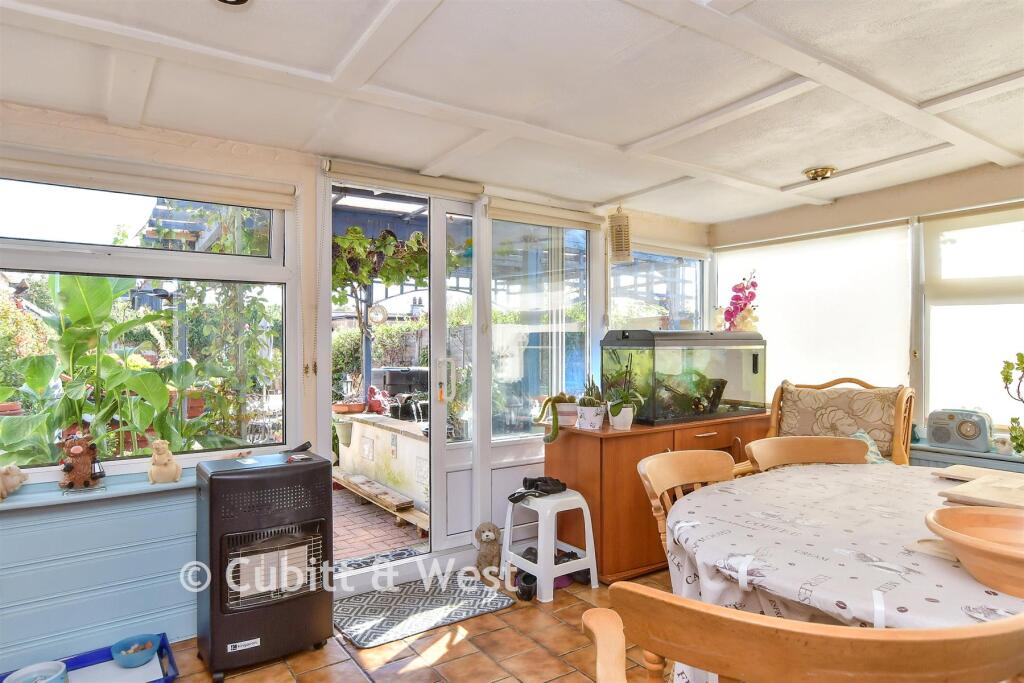 House in Brighton, Patcham, Hollingbury - More