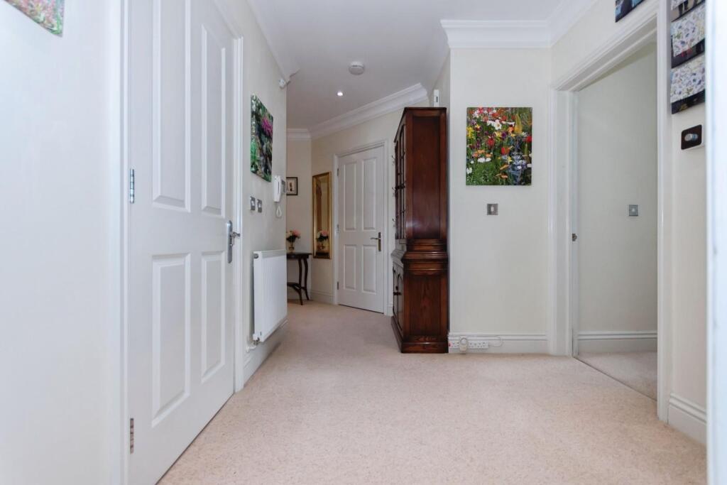 Apartment in Solihull, Dorridge - View 6