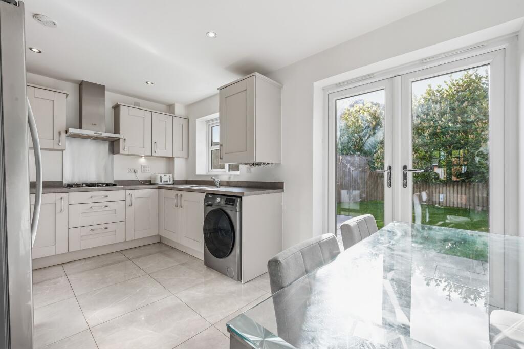 Higher End Close, Billinge, Wigan. WN5 7EE photo 3