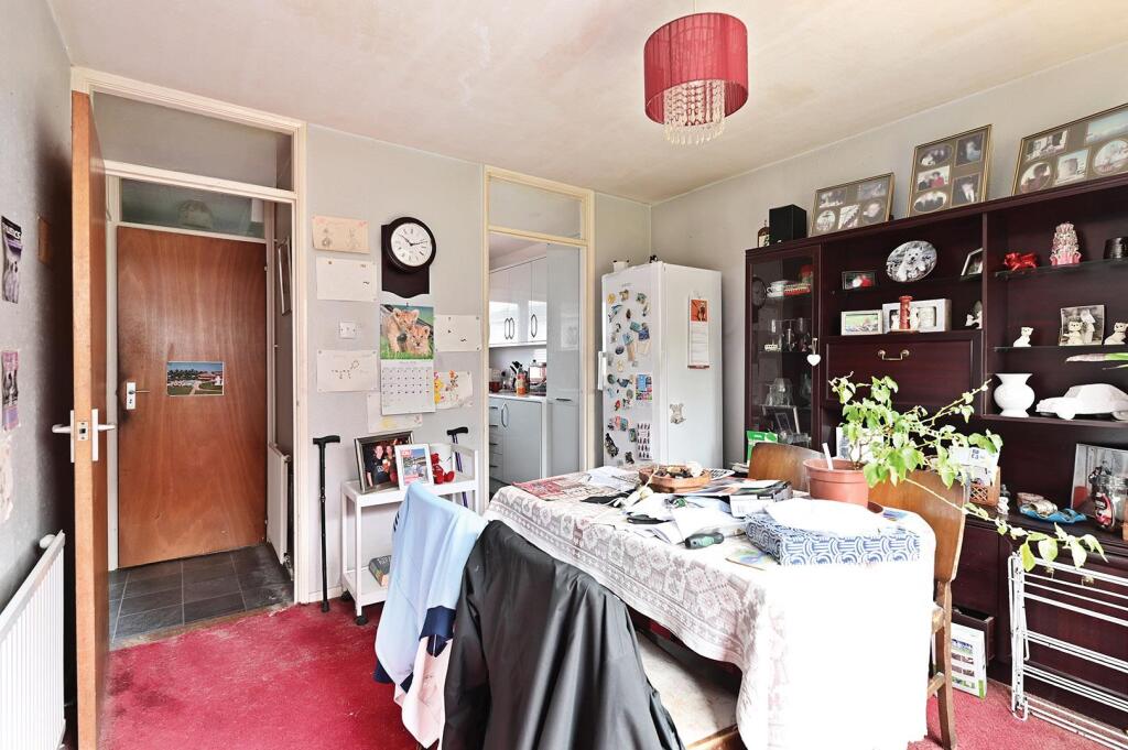 House in Basingstoke and Deane, Oakridge - View 4