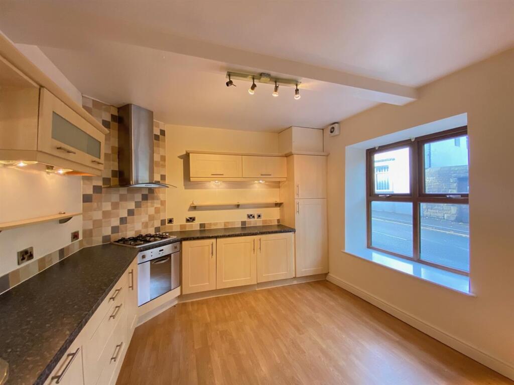 House in Holmfirth, Magdale, Honley - More
