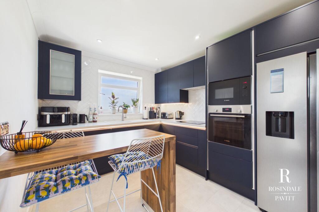 Apartment in Wallington - View 4