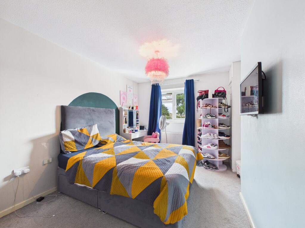 House in Gloucester, Gloucestershire - More