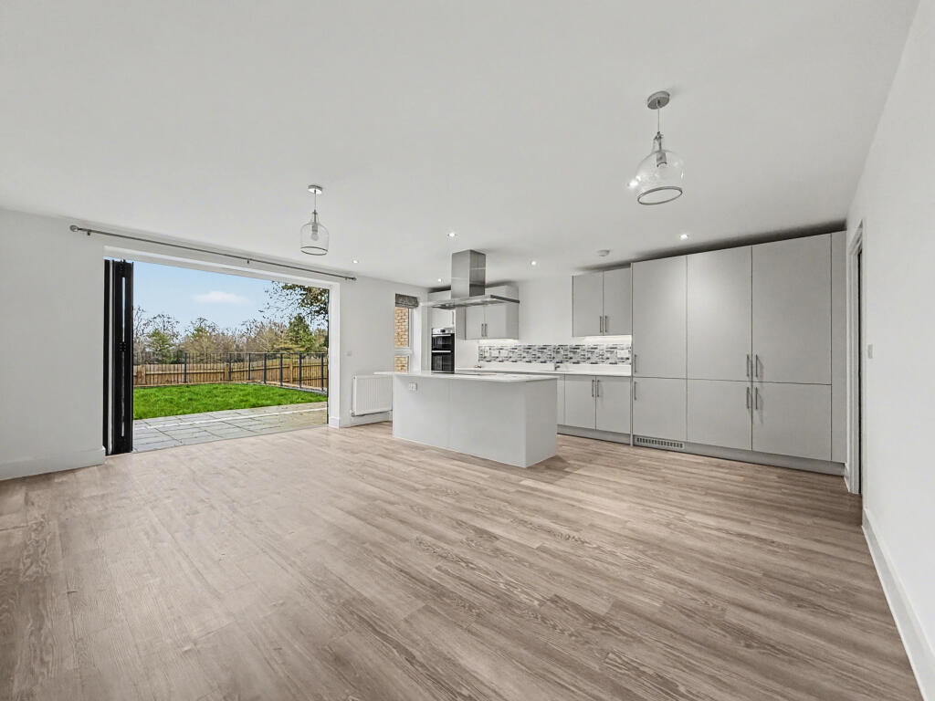 Thames View, Blunsdon, Swindon, SN26 photo 2