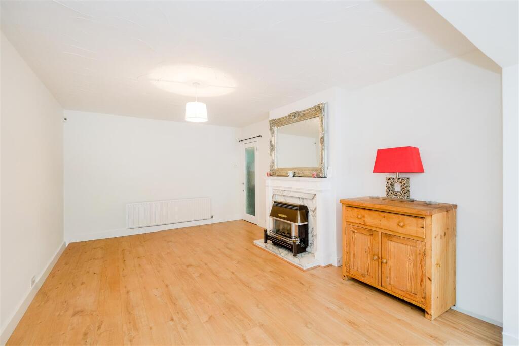 Kings Head Hill, North Chingford photo 3
