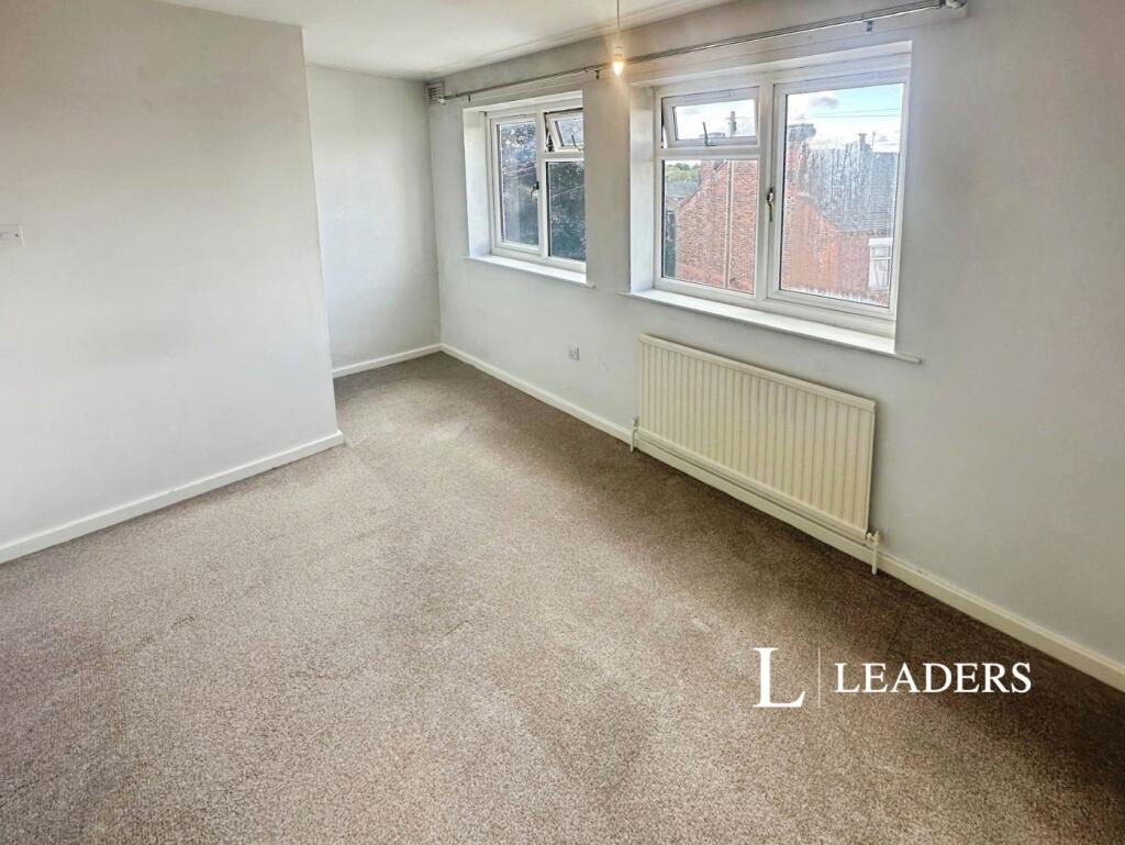 House in Stoke-on-Trent - More
