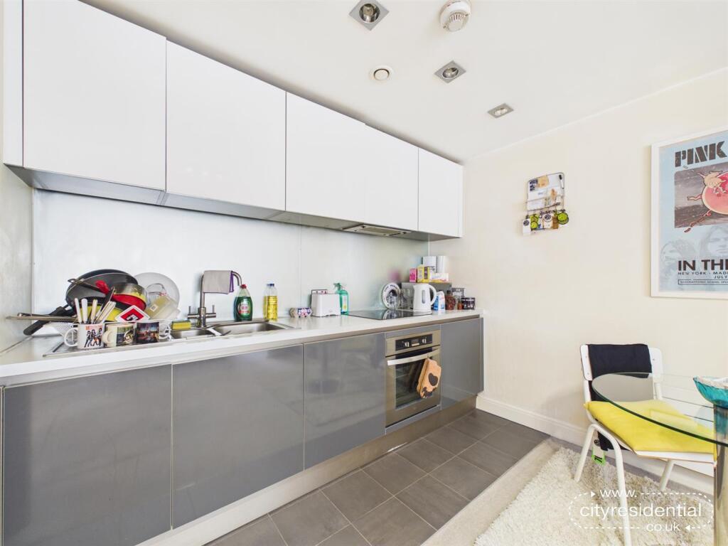 Apartment in Liverpool, Waterfront, Vauxhall - View 5